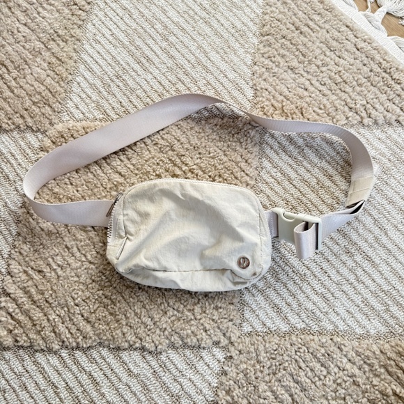 LULULEMON Everywhere Opal Belt Bag - Picture 2 of 4